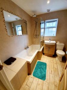Beautiful 3 Bedroom House at the Sea Front - Amazing Location