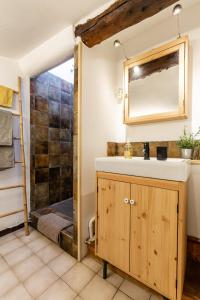 Appartements LE PANIER ENCHANTE - Suites & Loft - Terrasse et patio au dessus du Vieux Port : photos des chambres