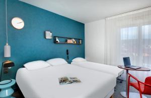 Hotels Hotel ibis Styles Clermont-Ferrand Gare : Chambre Double Standard avec Canapé-Lit