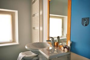 Twin Room with Pool View room in Villa Dragoni