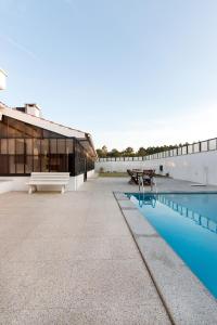 4 bedroom Luxury Villa - riverside & beachside