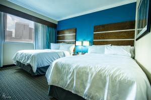 Standard Double Room with Two Double Beds room in Holiday Inn Houston Downtown an IHG Hotel