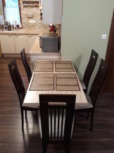 Apartman Naji - Tale