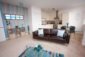 One-Bedroom Apartment room in Hamilton Grace 1 2 or 3 bed Parking SN1