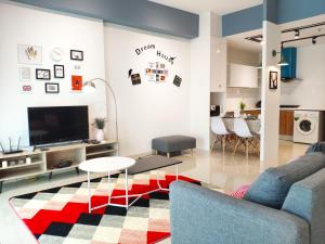 5-Star Apartment + Infinity Pool, 4 pax, 1 min to Jaya One