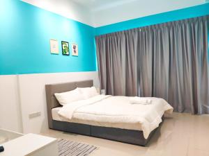 5-Star Apartment + Infinity Pool, 4 pax, 1 min to Jaya One