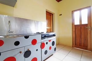 Tuk Tuk Timbul Bungalows