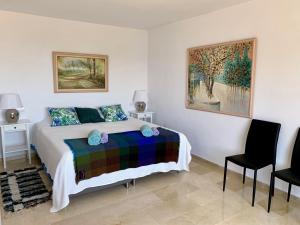 3 BEDROOM, 250m FROM THE BEACH! SWIMMING POOL, PARKING!