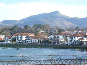 Appartements ZIBURU TERRASSE PARKING TOUT A PIED SAINT JEAN DE LUz : photos des chambres