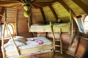 B&B / Chambres d'hotes Insolite dans les arbres Les Ormes, Epiniac : photos des chambres