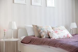 Chmielna Central Warsaw Apartment by BookingHost