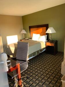 Queen Room room in Relax Inn Heth