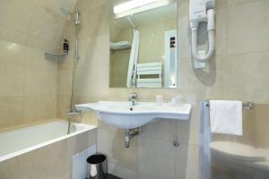 Hotels Hotel du College de France : photos des chambres