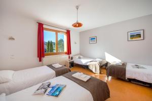 Hotels Village vacances Chalet de la Haute-Joux : Chambre Triple