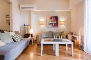Stylish flat with veranda in the heart of Athens