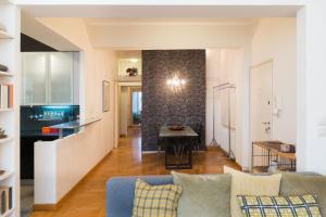 Stylish flat with veranda in the heart of Athens