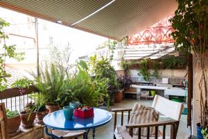 Stylish flat with veranda in the heart of Athens