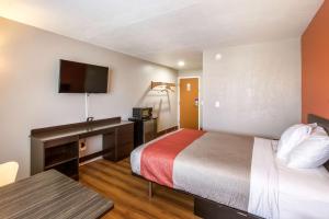 Motel 6-Rossford, OH