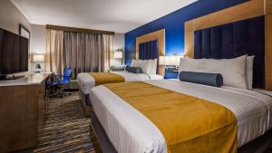 Queen Room with Two Queen Beds room in Best Western DeWitt