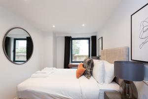 The Carlyle - Stunning Serviced Apartments