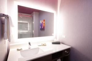 Deluxe King Room with Roll In Shower - Non-Smoking room in La Quinta by Wyndham Houston East at Sheldon Rd