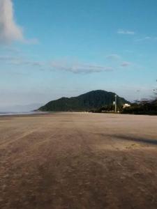 Apartamento Boraceia 200 metros da praia, com ar condicionado