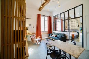 Appartements Home Chic Home - Les Suites de La Comedie : photos des chambres