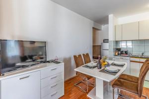 All Seasons Apartment