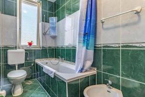 All Seasons Apartment