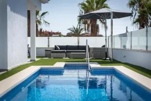 Luxurious 5* VILLA - 300M2 - private HEATED pool - garage - WiFi - Palm-Mar