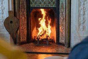 Signature Beachfront Home, Panoramic Sea Views & Marble Fireplace