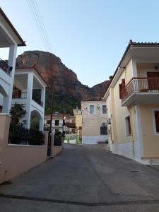 Effi's KAMARA curved house in Leonidio Arkadia Greece