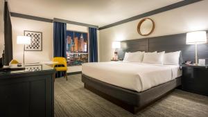 King Room with Strip View room in OYO Hotel and Casino Las Vegas