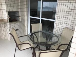 Apto com vista para o Mar, 2 vagas de garagem e churrasqueira na varanda