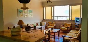 APARTAMENTO EM FRENTE A PRAIA