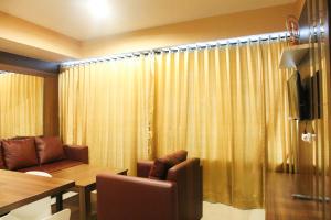 Modern 2BR Grand kamala Lagoon Apartment By Travelio