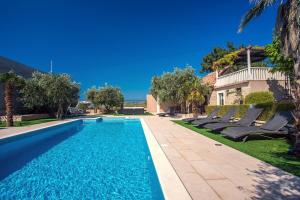 Villa Paula with 7 bedrooms, heated 36sqm private pool, Jacuzzi, Gym and sea views