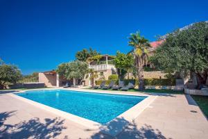 Villa Paula with 7 bedrooms, heated 36sqm private pool, Jacuzzi, Gym and sea views