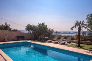 Villa Paula with 7 bedrooms, heated 36sqm private pool, Jacuzzi, Gym and sea views