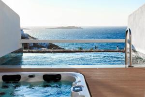 Private Luxury Art Suite with Outdoor Hot Tub, Sea View & Private Pool - Annex