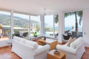 Superior A: private pool & concierge