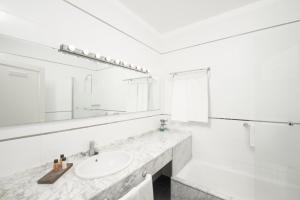 Superior A: private pool & concierge