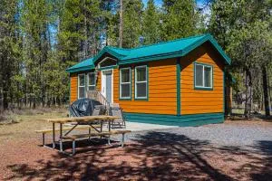 Bend-Sunriver Camping Resort Cottage 1 - Three Rivers