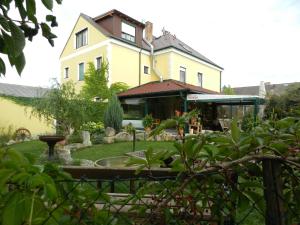 Pension Chalupub G&auml;stehaus Felixdorf Austria
