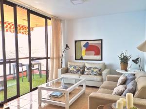 Magnific flat with panoramic sea views