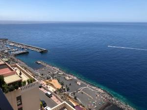 Magnific flat with panoramic sea views