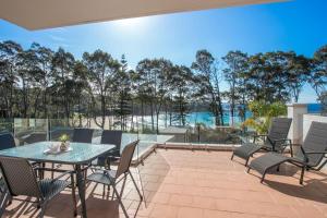 Denhams Beach side holiday apartment