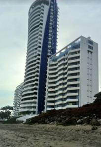 Dpto Moderno Frente al Mar. Edf: Deymar 7mo Piso