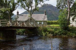 Enchanting,rustic, Dundurn Mill with stunning views and private river