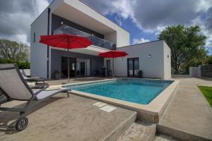 Modern villa Ema near Pula and beach by WiiBuk